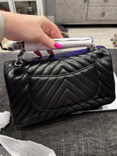Load image into Gallery viewer, Black V Pattern Lambskin Double Flap
